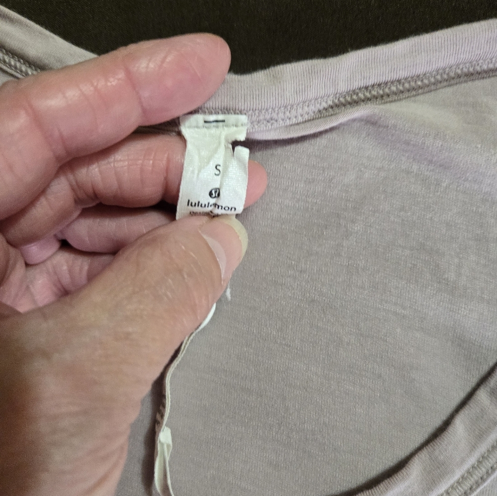 Lululemon Tank with side slits Size S - Picture 4 of 6